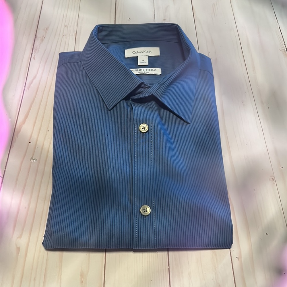Calvin Klein. Size M - Picture 10 of 16